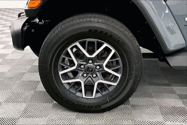 2024 Jeep Wrangler Sahara 4X4-Navigation-Sky Power Top