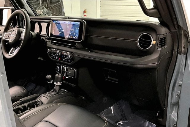 2024 Jeep Wrangler Sahara 4X4-Navigation-Sky Power Top