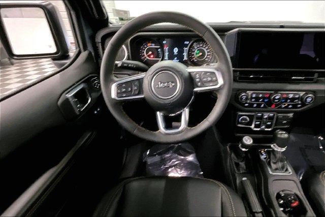 2024 Jeep Wrangler Sahara 4X4-Navigation-Sky Power Top