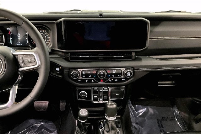 2024 Jeep Wrangler Sahara 4X4-Navigation-Sky Power Top
