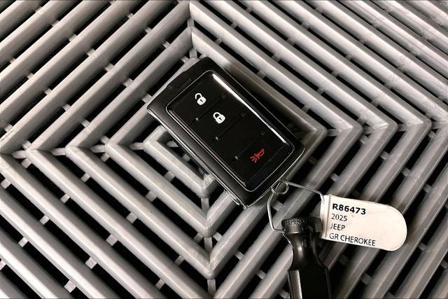 2025 Jeep Grand Cherokee Laredo X 4x4 - Sunroof - Adaptive Cruise