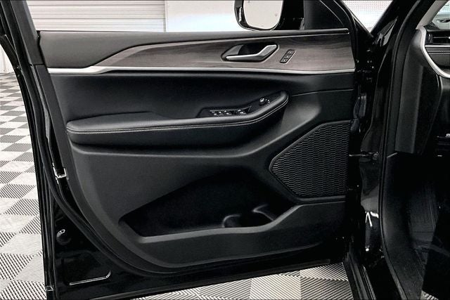 2023 Jeep Grand Cherokee Limited 4x4 - Pano Roof - Adaptive Cruise - Htd Seats