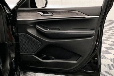 2023 Jeep Grand Cherokee Limited 4x4 - Pano Roof - Adaptive Cruise - Htd Seats