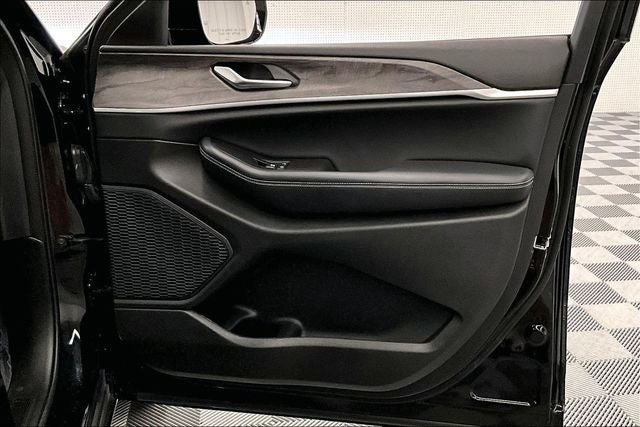 2023 Jeep Grand Cherokee Limited 4x4 - Pano Roof - Adaptive Cruise - Htd Seats