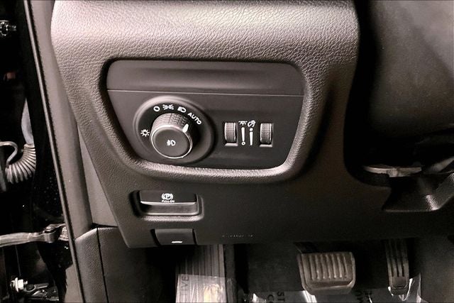 2023 Jeep Grand Cherokee Limited 4x4 - Pano Roof - Adaptive Cruise - Htd Seats