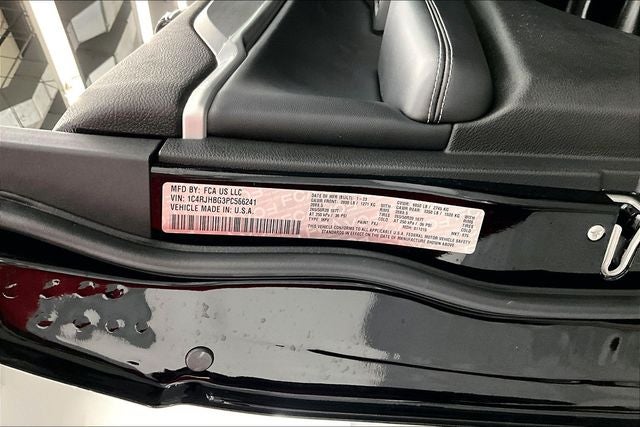 2023 Jeep Grand Cherokee Limited 4x4 - Pano Roof - Adaptive Cruise - Htd Seats