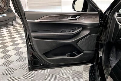 2024 Jeep Grand Cherokee Limited 4x4 - Black Appearance Pkg - Pano Roof