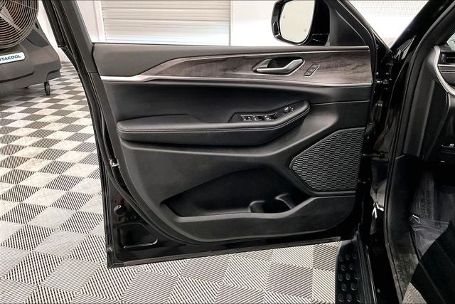 2024 Jeep Grand Cherokee Limited 4x4 - Black Appearance Pkg - Pano Roof