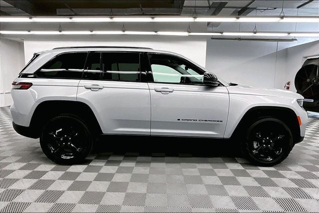 2024 Jeep Grand Cherokee Limited 4x4 - Black Appearance Pkg - Pano Roof - 20'' Whee