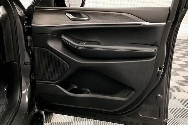 2024 Jeep Grand Cherokee Limited 4x4 - Black Appearance Pkg - Pano Roof