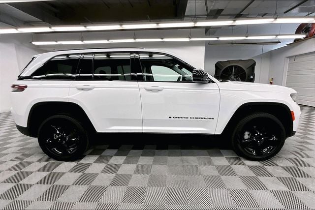 2023 Jeep Grand Cherokee Limited 4x4-Pano Roof-Adaptive Cruise-Htd Seats