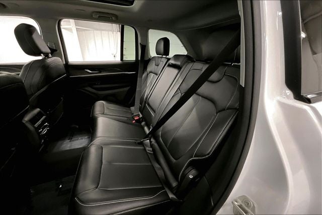 2023 Jeep Grand Cherokee Limited 4x4-Pano Roof-Adaptive Cruise-Htd Seats