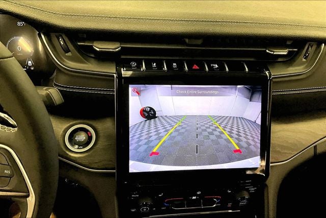 2023 Jeep Grand Cherokee Limited 4x4-Pano Roof-Adaptive Cruise-Htd Seats