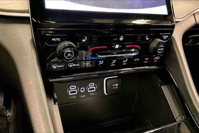 2023 Jeep Grand Cherokee Limited 4x4-Pano Roof-Adaptive Cruise-Htd Seats
