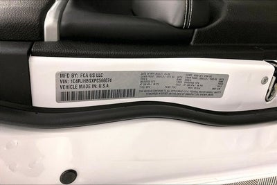2023 Jeep Grand Cherokee Limited 4x4-Pano Roof-Adaptive Cruise-Htd Seats