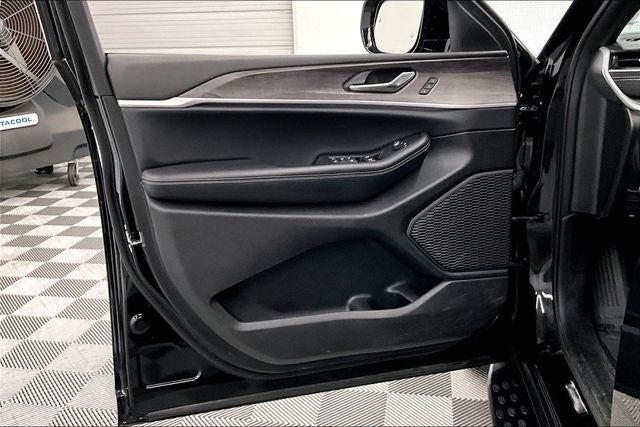 2024 Jeep Grand Cherokee Limited 4x4-Pano Roof-Adaptive Cruise-Htd/Cooled Leather