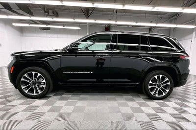 2023 Jeep Grand Cherokee Overland 4x4-Pano Roof-Htd/Cooled Massaging Leather