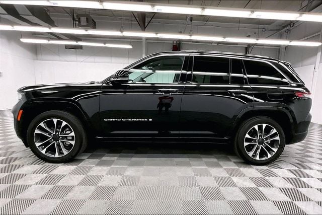 2023 Jeep Grand Cherokee Overland 4x4-Pano Roof-Htd/Cooled Massaging Leather