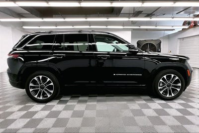 2023 Jeep Grand Cherokee Overland 4x4-Pano Roof-Htd/Cooled Massaging Leather