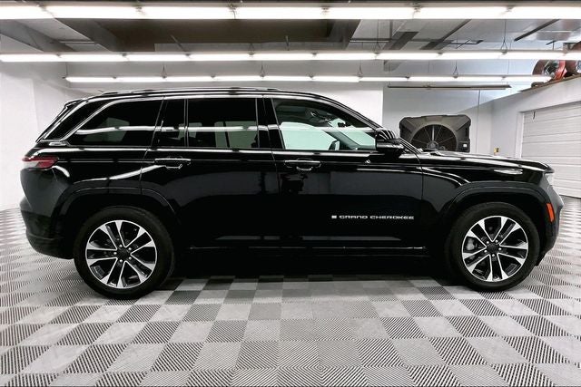 2023 Jeep Grand Cherokee Overland 4x4-Pano Roof-Htd/Cooled Massaging Leather