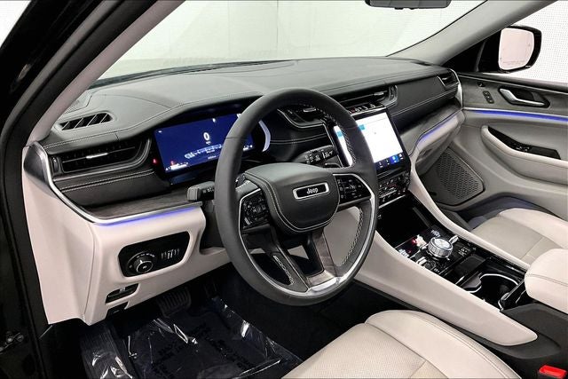 2023 Jeep Grand Cherokee Overland 4x4-Pano Roof-Htd/Cooled Massaging Leather