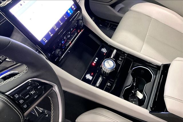 2023 Jeep Grand Cherokee Overland 4x4-Pano Roof-Htd/Cooled Massaging Leather