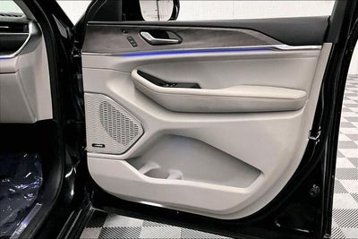 2023 Jeep Grand Cherokee Overland 4x4-Pano Roof-Htd/Cooled Massaging Leather