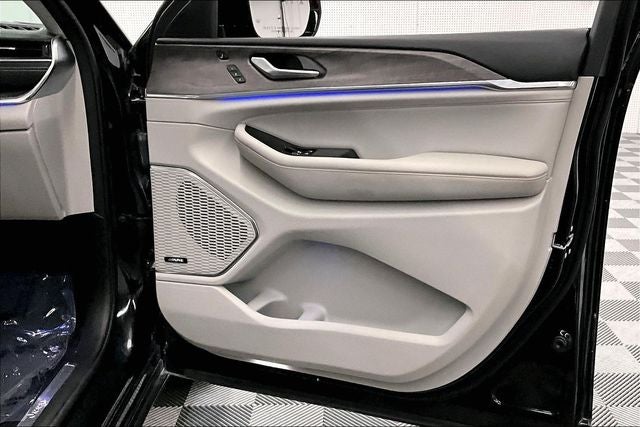 2023 Jeep Grand Cherokee Overland 4x4-Pano Roof-Htd/Cooled Massaging Leather