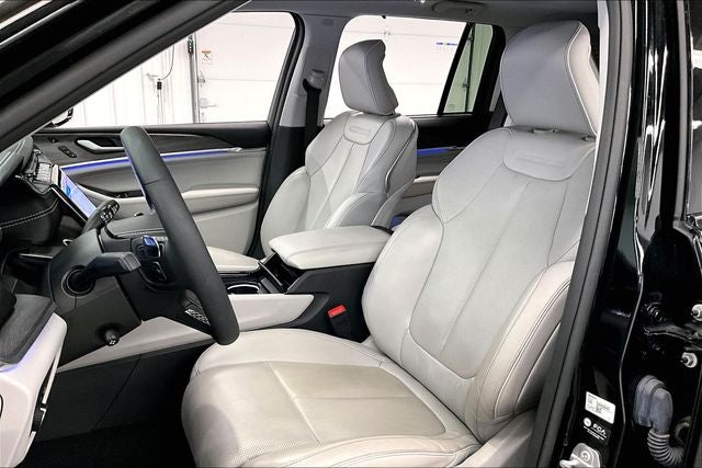 2023 Jeep Grand Cherokee Overland 4x4-Pano Roof-Htd/Cooled Massaging Leather