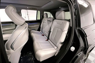 2023 Jeep Grand Cherokee Overland 4x4-Pano Roof-Htd/Cooled Massaging Leather