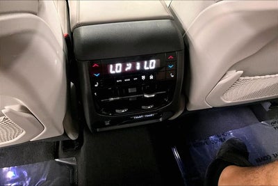 2023 Jeep Grand Cherokee Overland 4x4-Pano Roof-Htd/Cooled Massaging Leather