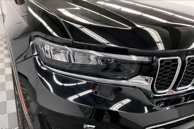 2023 Jeep Grand Cherokee Overland 4x4-Pano Roof-Htd/Cooled Massaging Leather