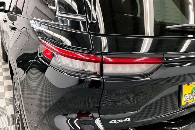 2023 Jeep Grand Cherokee Overland 4x4-Pano Roof-Htd/Cooled Massaging Leather