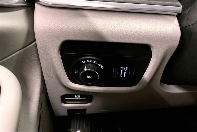 2023 Jeep Grand Cherokee Overland 4x4-Pano Roof-Htd/Cooled Massaging Leather