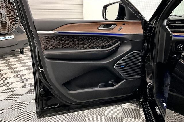2024 Jeep Grand Cherokee Summit 4x4 - Pano Roof - Htd/Cooled Massaging Seats