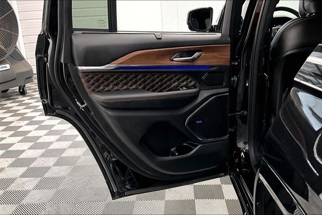 2024 Jeep Grand Cherokee Summit 4x4 - Pano Roof - Htd/Cooled Massaging Seats