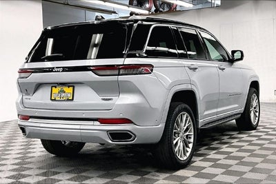 2023 Jeep Grand Cherokee Summit 4x4-Pano Roof-Htd/Cooled Massaging Leather