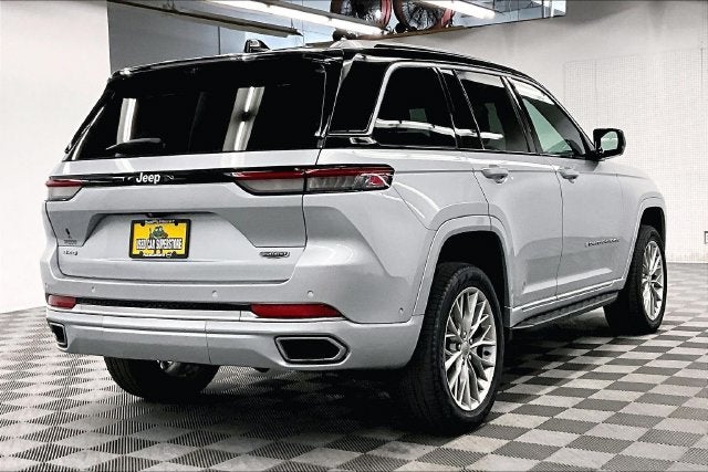 2023 Jeep Grand Cherokee Summit 4x4-Pano Roof-Htd/Cooled Massaging Leather