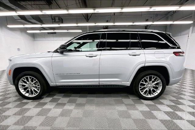 2023 Jeep Grand Cherokee Summit 4x4-Pano Roof-Htd/Cooled Massaging Leather
