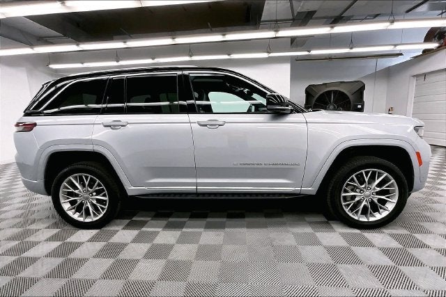 2023 Jeep Grand Cherokee Summit 4x4-Pano Roof-Htd/Cooled Massaging Leather