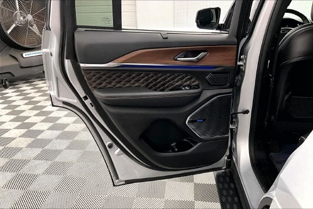 2023 Jeep Grand Cherokee Summit 4x4-Pano Roof-Htd/Cooled Massaging Leather