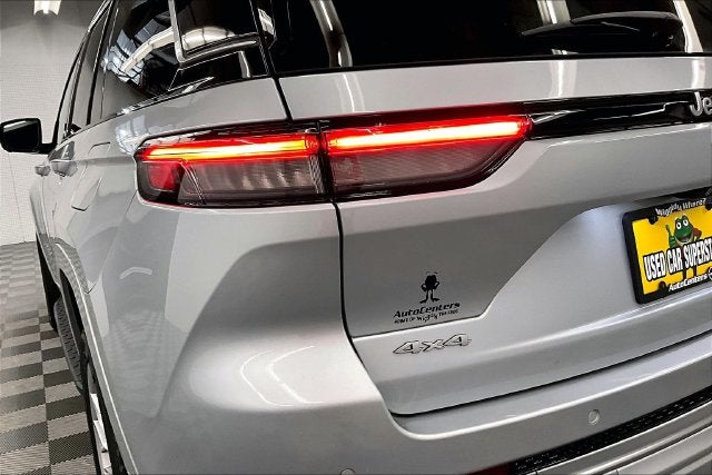 2023 Jeep Grand Cherokee Summit 4x4-Pano Roof-Htd/Cooled Massaging Leather