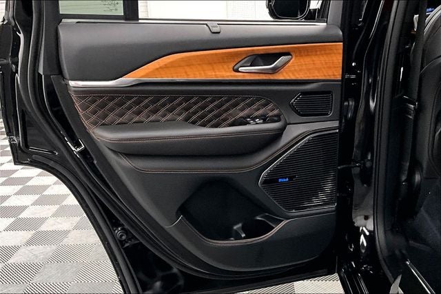 2023 Jeep Grand Cherokee Summit Reserve 4x4-Pano Roof-Htd/Cooled Massaging Leather