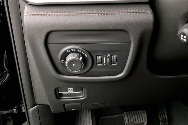 2023 Jeep Grand Cherokee Summit Reserve 4x4-Pano Roof-Htd/Cooled Massaging Leather