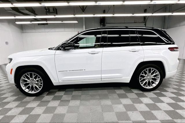 2024 Jeep Grand Cherokee Summit 4x4 - Pano Roof - Htd/Cooled Massaging Leather