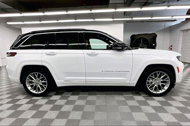 2024 Jeep Grand Cherokee Summit 4x4 - Pano Roof - Htd/Cooled Massaging Leather