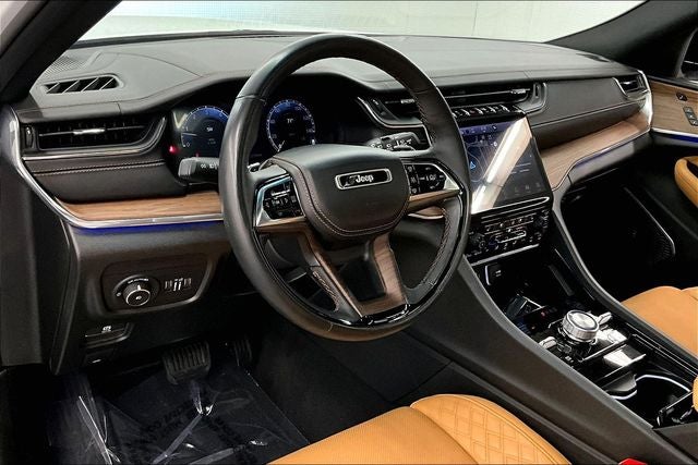 2024 Jeep Grand Cherokee Summit 4x4 - Pano Roof - Htd/Cooled Massaging Leather