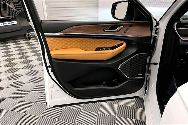 2024 Jeep Grand Cherokee Summit 4x4 - Pano Roof - Htd/Cooled Massaging Leather