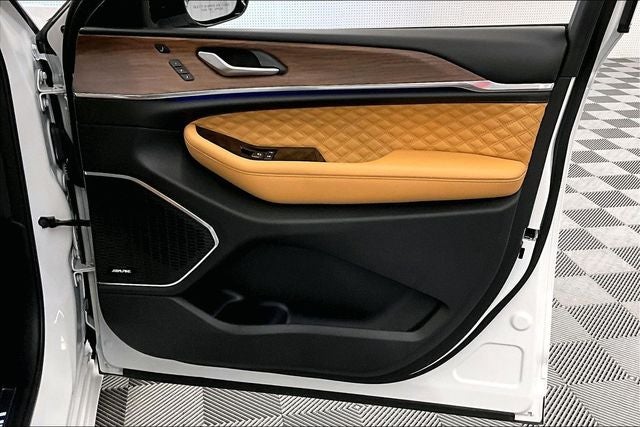 2024 Jeep Grand Cherokee Summit 4x4 - Pano Roof - Htd/Cooled Massaging Leather