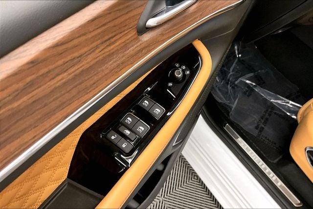2024 Jeep Grand Cherokee Summit 4x4 - Pano Roof - Htd/Cooled Massaging Leather